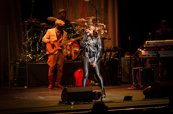 Ledisi wsg Robert Glasper Experiment - Beacon Theatre - NYC - 2014