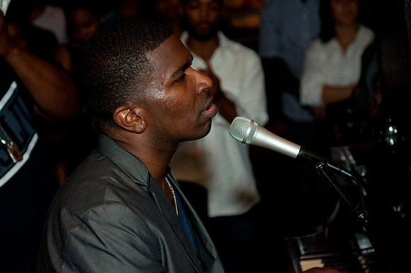 Chris Rob'Waiting For You' Video Premiere