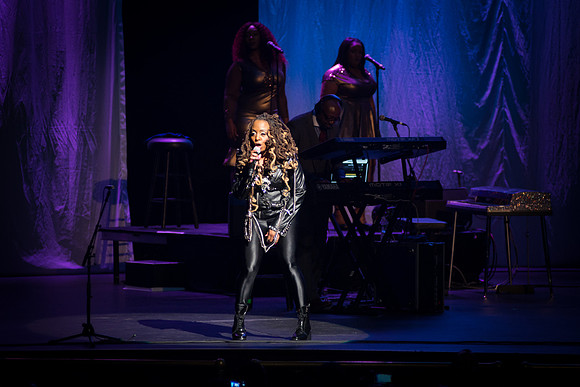Ledisi wsg Robert Glasper Experiment - Beacon Theatre - NYC - 2014