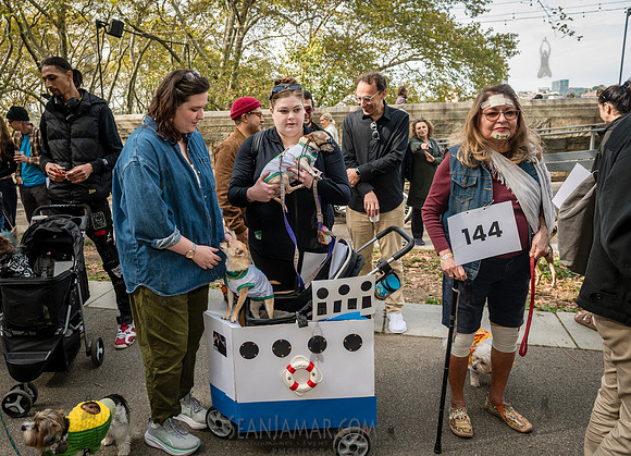 Riverside Park Conservancy - Halloween Pup Parade - Riverside Pa
