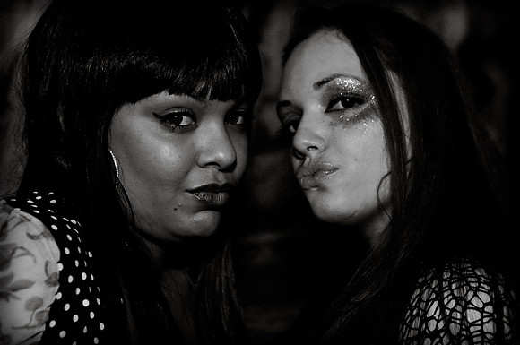 MAKE SURE YOU 'LIKE' ----> https://www.facebook.com/#!/OnesInTheAir