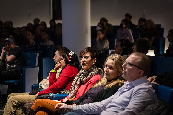 SF Presents - Weaving Webs of Silk and Stories - Simons Foundati