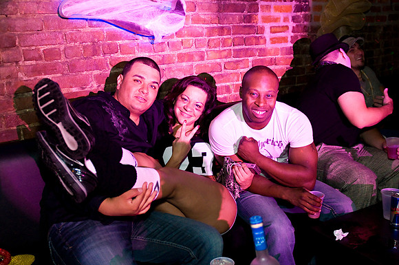MAKE SURE YOU 'LIKE' ----> https://www.facebook.com/#!/OnesInTheAir