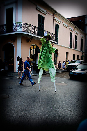 BOURBON ST STREET PERFORMER