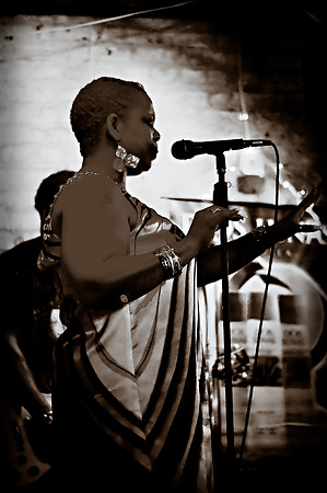 QUEEN P @ SING SONG BLUES CLUB