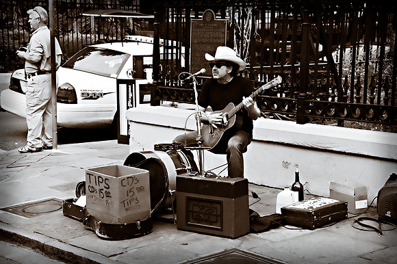 RUE ROYAL STREET PERFORMERS