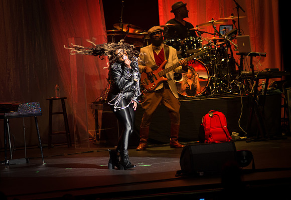 Ledisi wsg Robert Glasper Experiment - Beacon Theatre - NYC - 2014