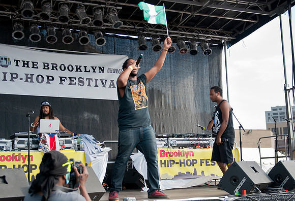 Fat Tony - Brooklyn Hip Hop Festival 2012 f/ Busta Rhymes & frie