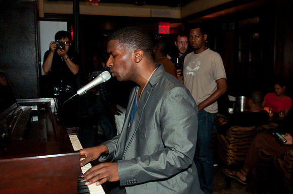 Chris Rob'Waiting For You' Video Premiere