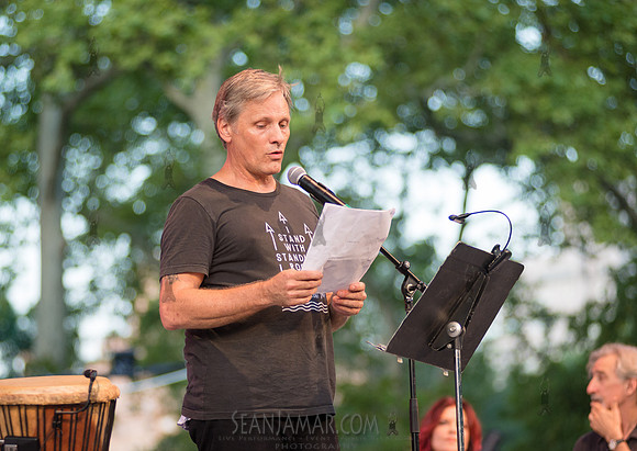 Viggo mortensen - Voices of A People’s History - Rumsey Playfield Central Park - NYC - 2018
