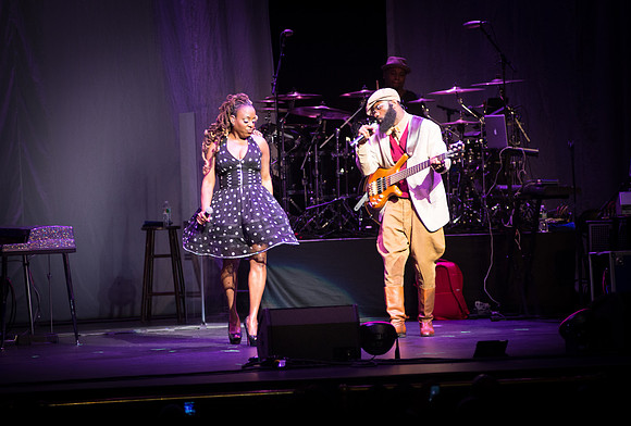 Ledisi wsg Robert Glasper Experiment - Beacon Theatre - NYC - 2014
