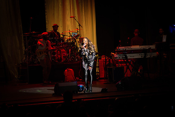 Ledisi wsg Robert Glasper Experiment - Beacon Theatre - NYC - 2014
