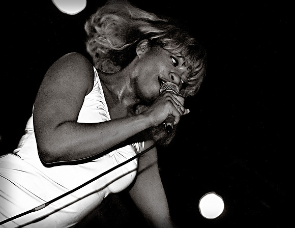02-09-2011 Tiombe Lockhart @ Cubic Zirconia @ Mercury Lounge NYC