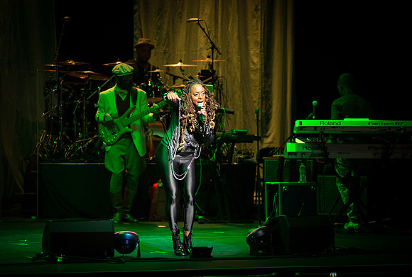 Ledisi wsg Robert Glasper Experiment - Beacon Theatre - NYC - 2014