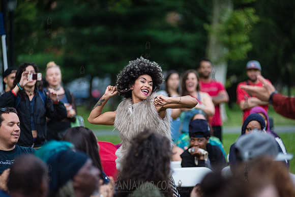 A Lady in the House Co - Hip Hop And You Dont Stop - Coffey Park