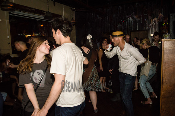 Oscilate Wildly - Jeromes - NYC - 2016