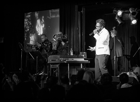 Dwele