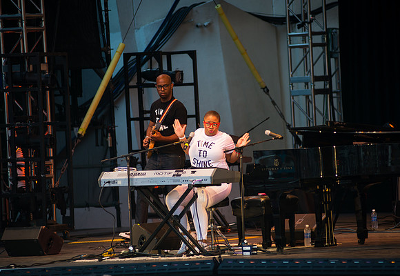 Avery Sunshine - Damrosch Park Bandshell Lincoln Center - NYC - 2014